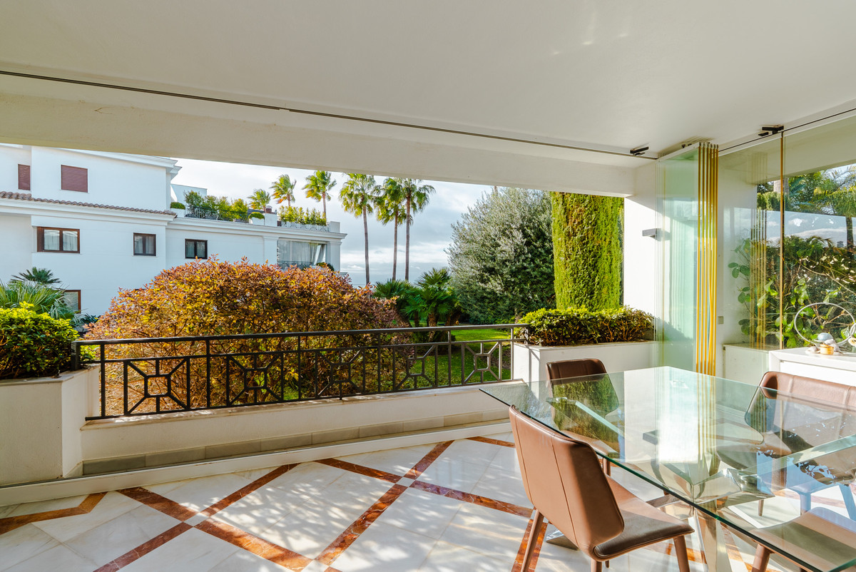 3 спални, 3 бани - Апартамент за продажба в Estepona