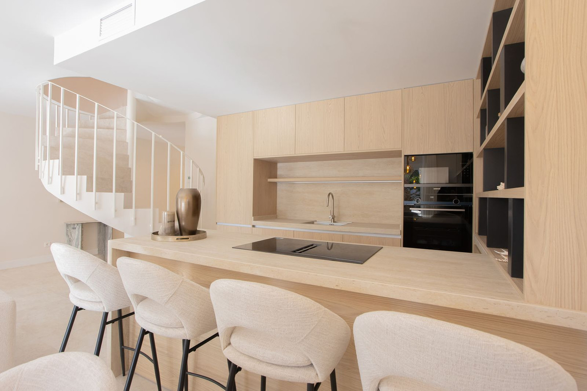 Ático de 4 Dormitorios en venta en Nueva Andalucía, Marbella