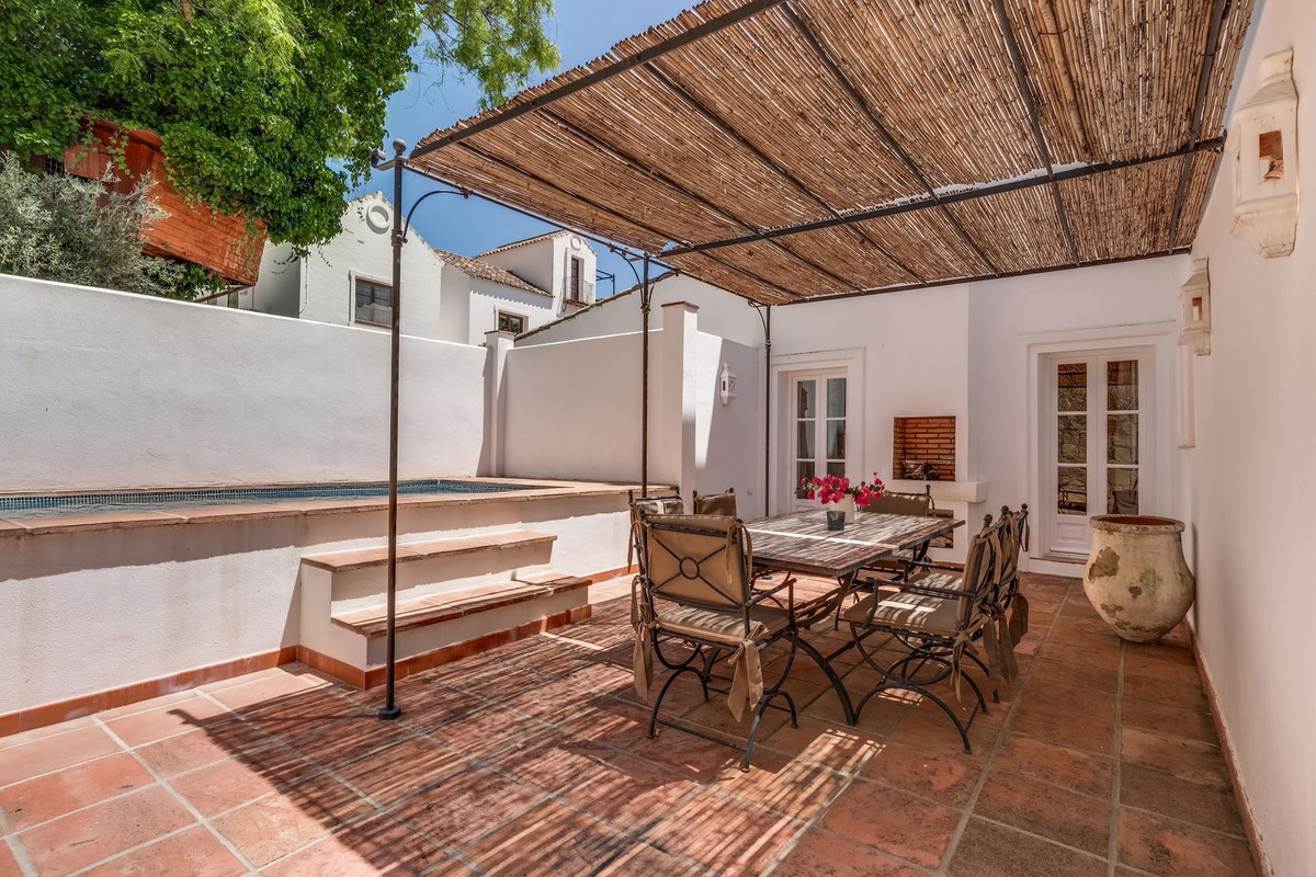 Piso de 2 Dormitorios y 2 Baños en venta en La Zagaleta, Benahavís