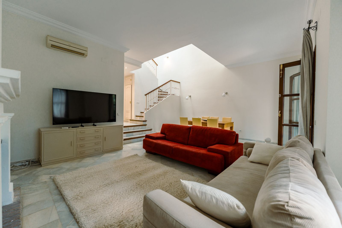 Casa Adosada de 4 Dormitorios en venta en Guadalmina Alta, San Pedro de Alcántara