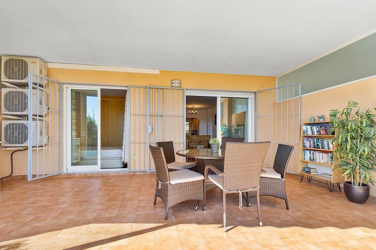 Piso de 2 Dormitorios y 2 Baños en venta en Carvajal, Fuengirola