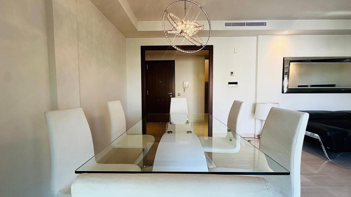 Piso de 3 Dormitorios en venta en Nueva Andalucía, Marbella