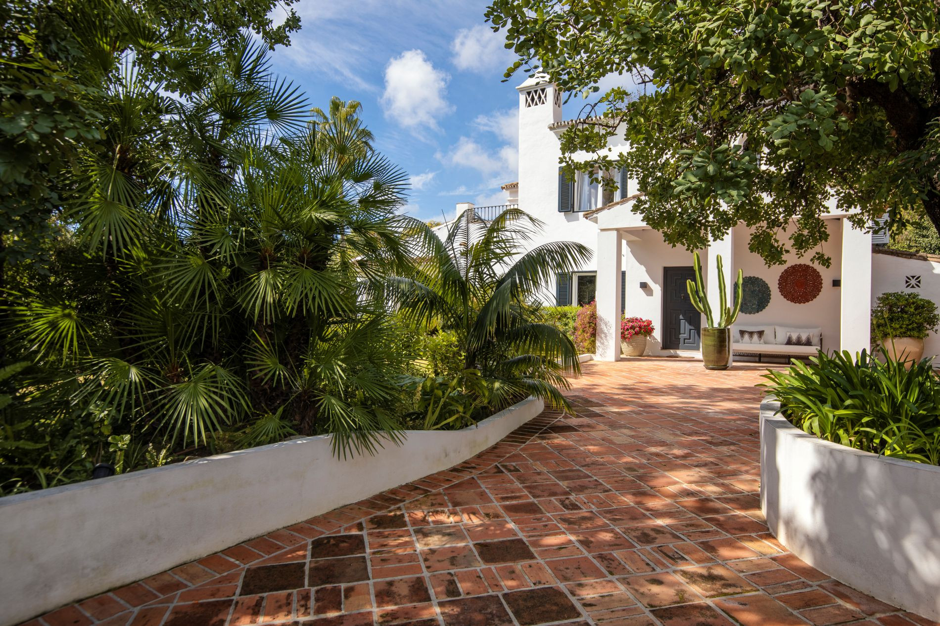 Casa de 5 Dormitorios en venta en Milla de Oro, Marbella