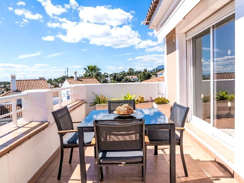 Piso de 2 Dormitorios en venta en La Alqueria, Estepona