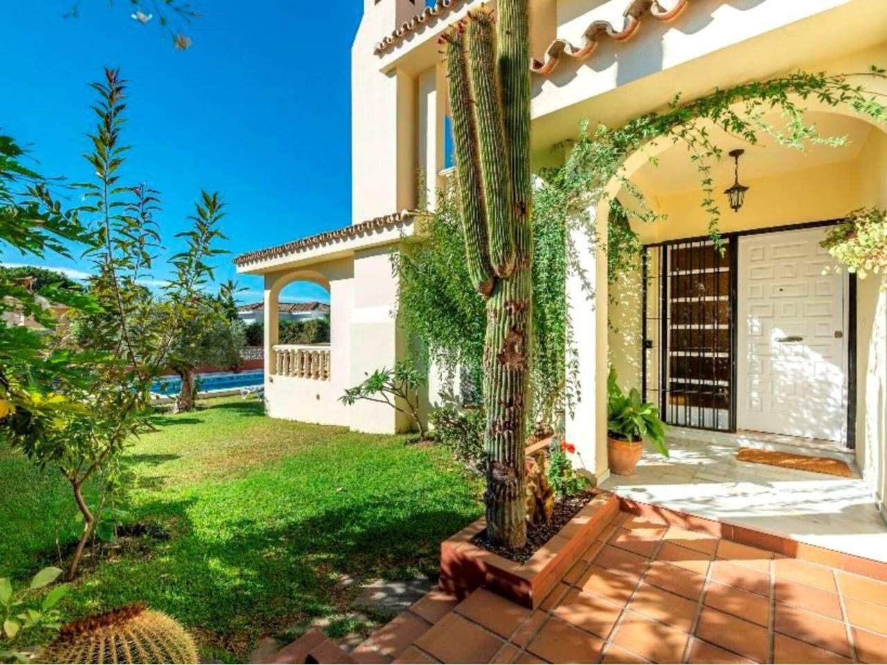 Casa de 3 Dormitorios en venta en Torremuelle, Benalmádena
