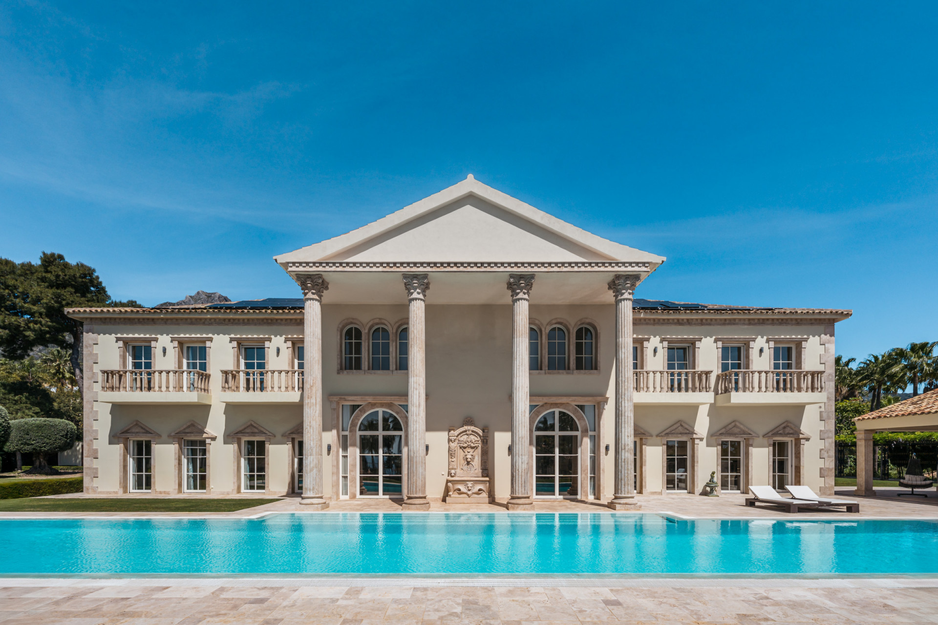 Casa de 7 Dormitorios y 7 Baños en venta en Sierra Blanca, Marbella