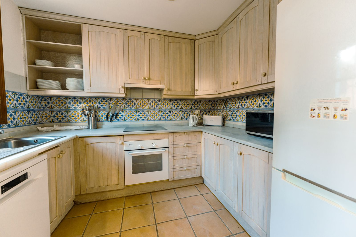 Casa Adosada de 4 Dormitorios en venta en Guadalmina Alta, San Pedro de Alcántara