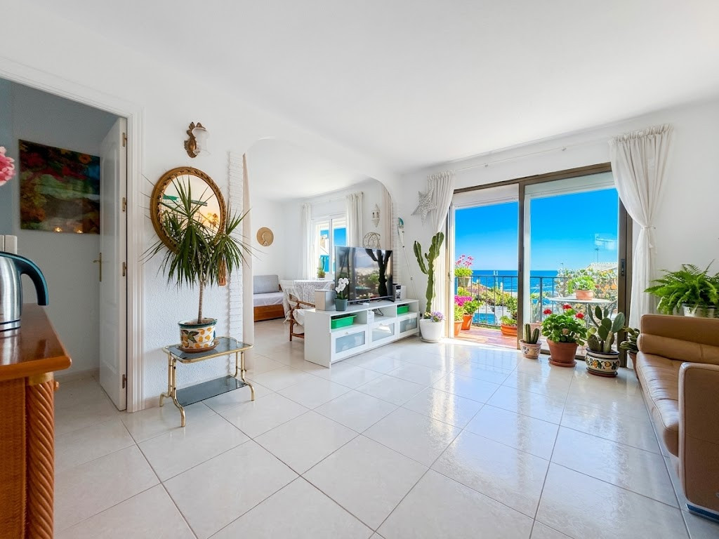 Piso de 2 Dormitorios en venta en El Faro, Mijas