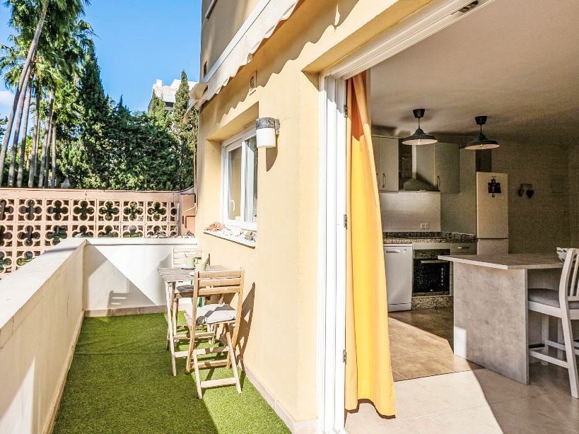 Piso de 2 Dormitorios en venta en Cabopino, Marbella