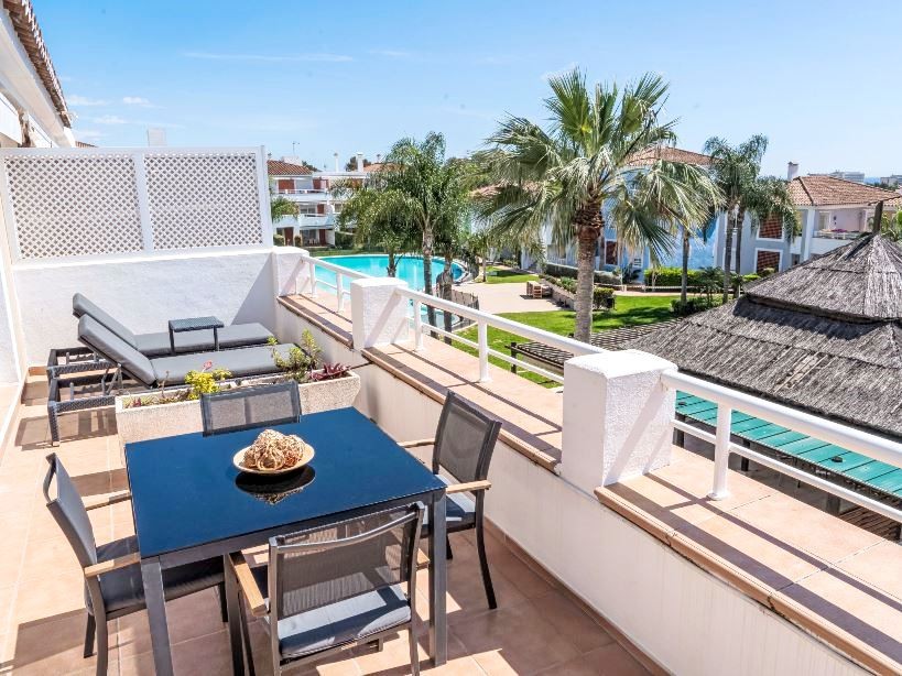 Piso de 2 Dormitorios en venta en La Alqueria, Estepona