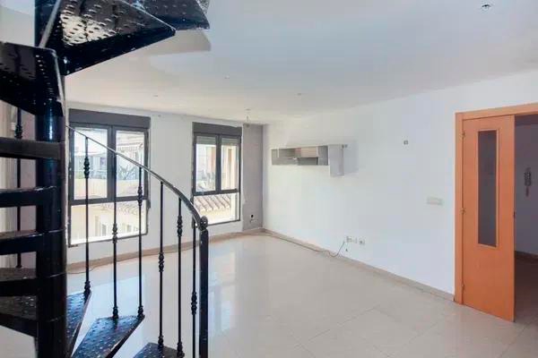 Piso de 4 Dormitorios y 2 Baños en venta en Llíria