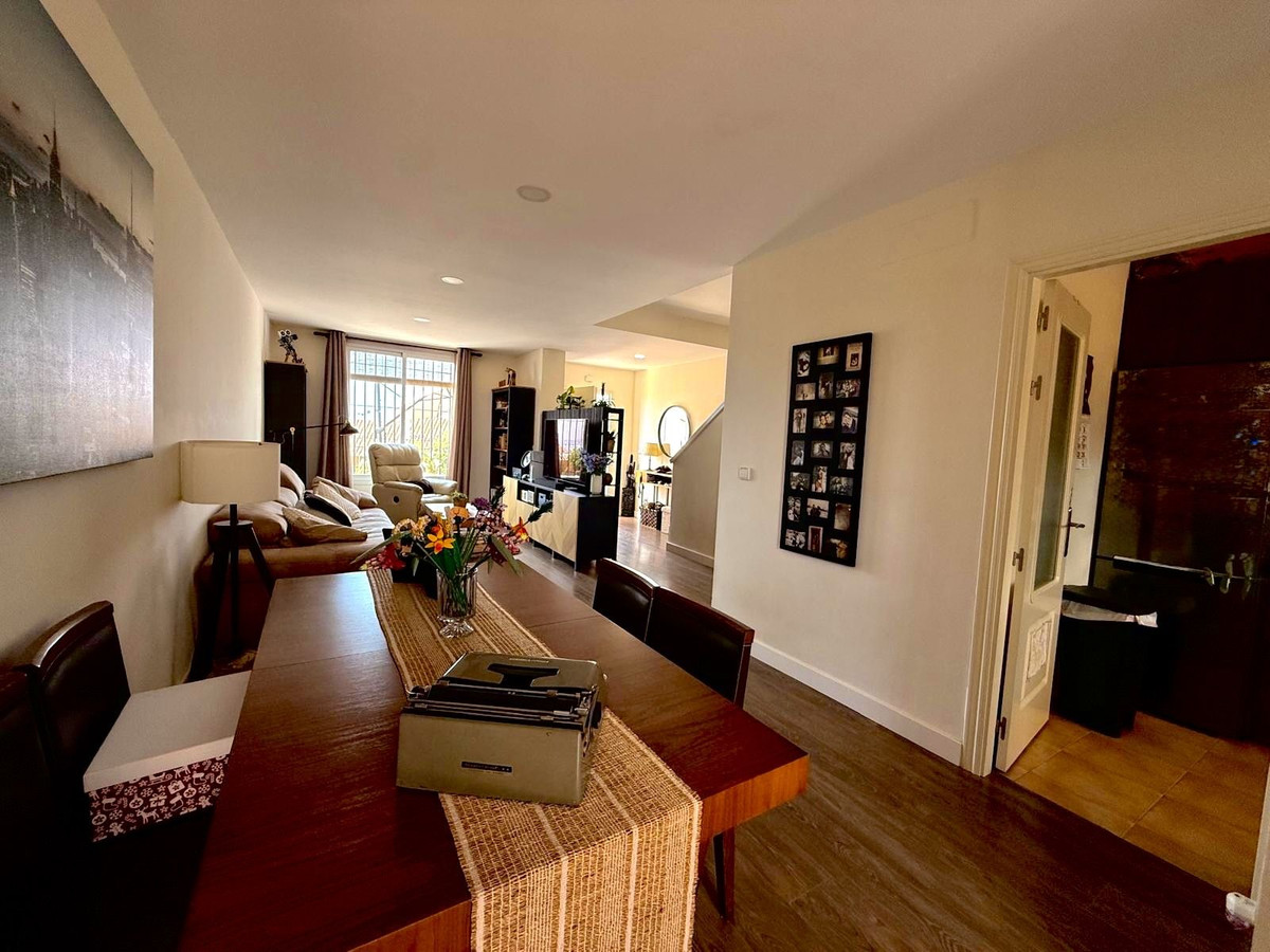 Casa Adosada de 2 Dormitorios y 3 Baños en venta en Cerros del Aguila, Mijas