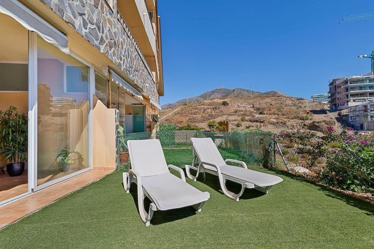 Piso de 2 Dormitorios y 2 Baños en venta en Carvajal, Fuengirola