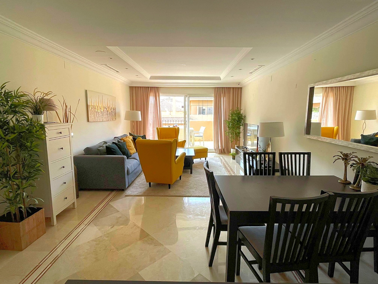 Piso de 3 Dormitorios y 2 Baños en venta en Marbella