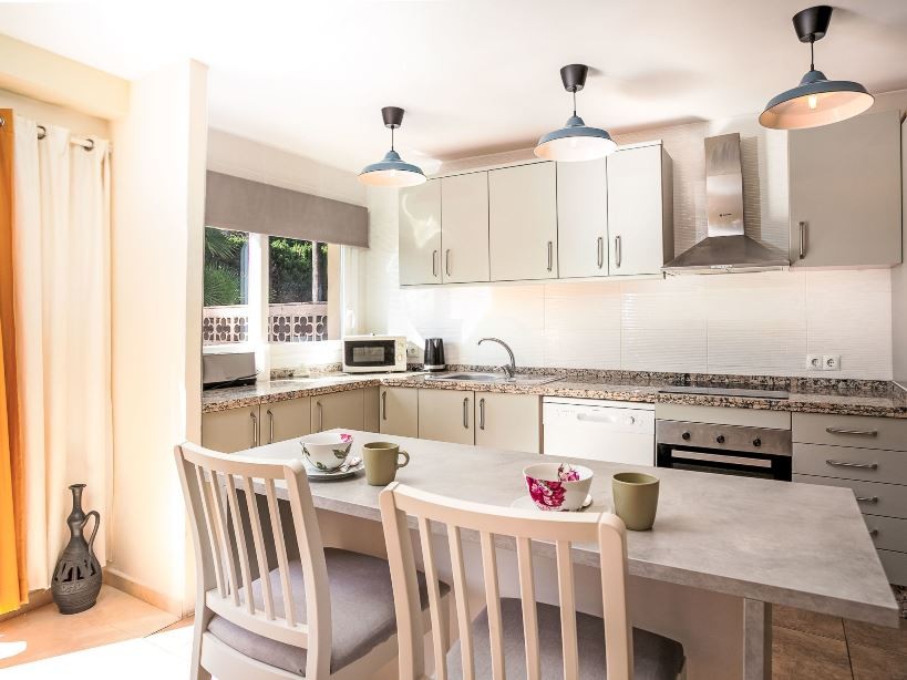 Piso de 2 Dormitorios en venta en Cabopino, Marbella