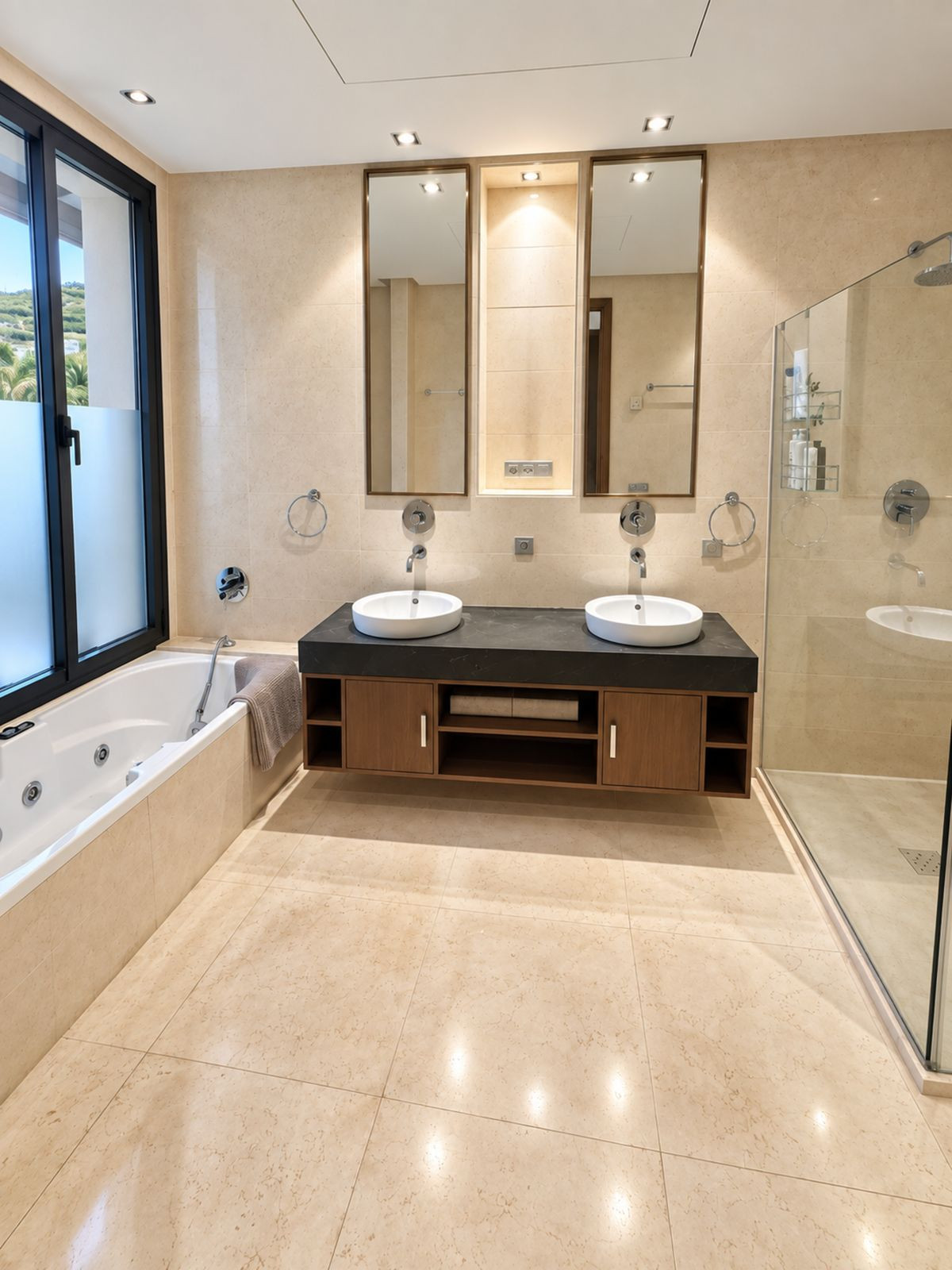 Ático de 3 Dormitorios y 4 Baños en alquiler en El Paraíso, Estepona