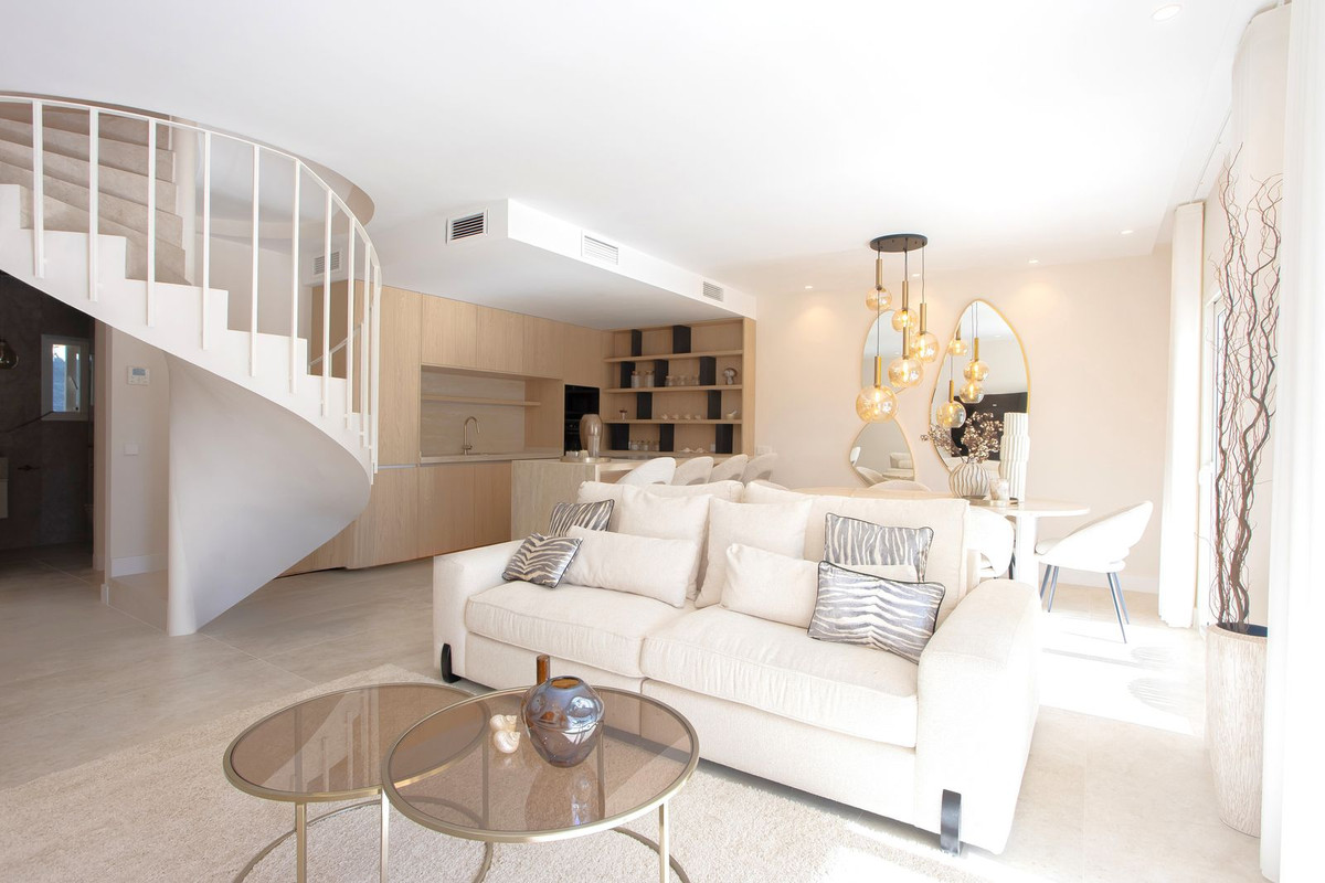 Ático de 4 Dormitorios en venta en Nueva Andalucía, Marbella