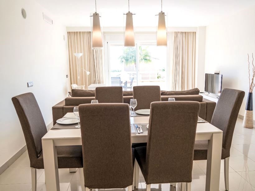 Piso de 2 Dormitorios en venta en La Alqueria, Estepona