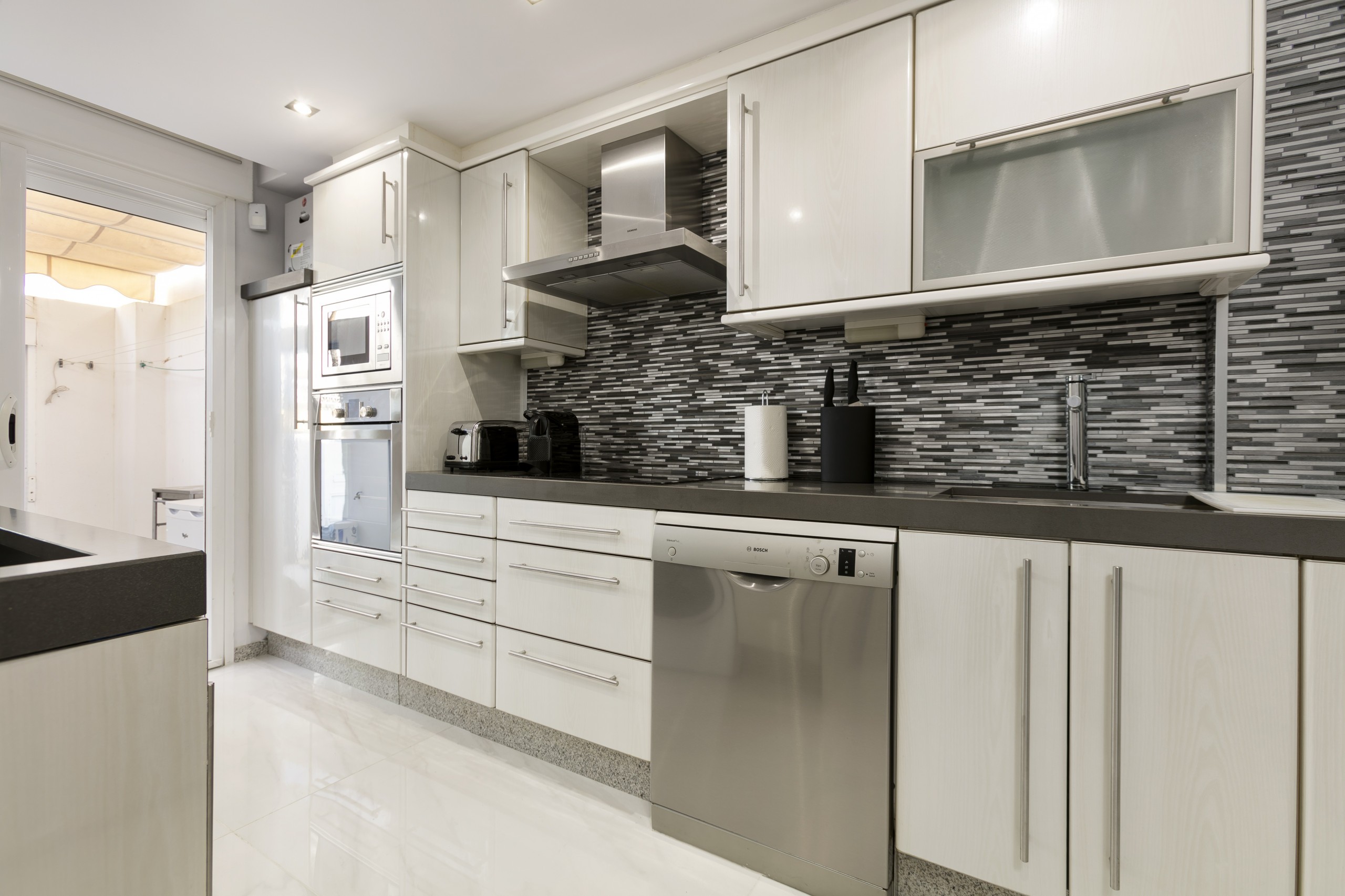 Casa Adosada de 5 Dormitorios y 4 Baños en venta en Milla de Oro, Marbella