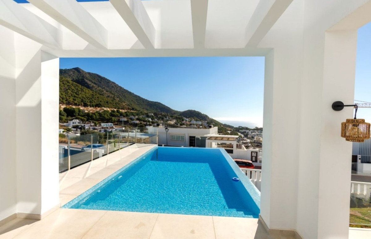 Casa de 4 Dormitorios en alquiler vacacional en Benalmádena