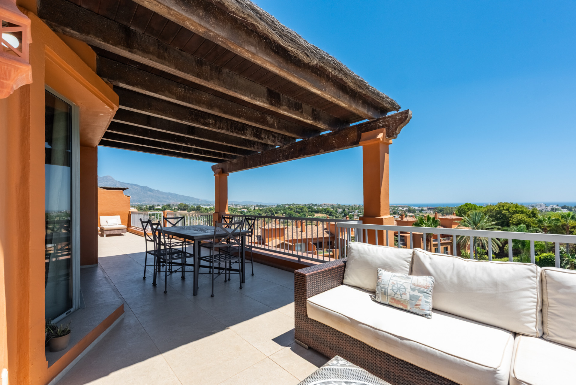 Ático de 3 Dormitorios en venta en Estepona