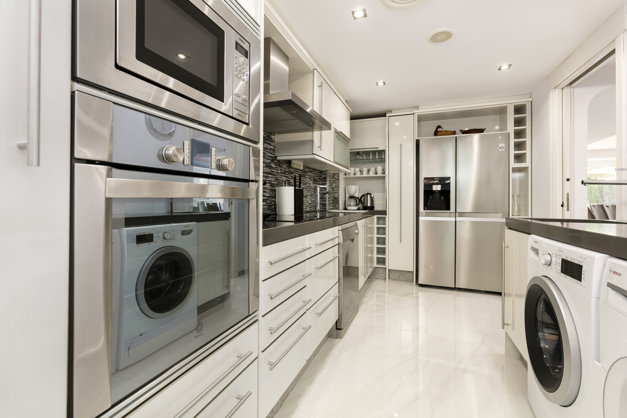 Casa Adosada de 5 Dormitorios y 4 Baños en venta en Milla de Oro, Marbella
