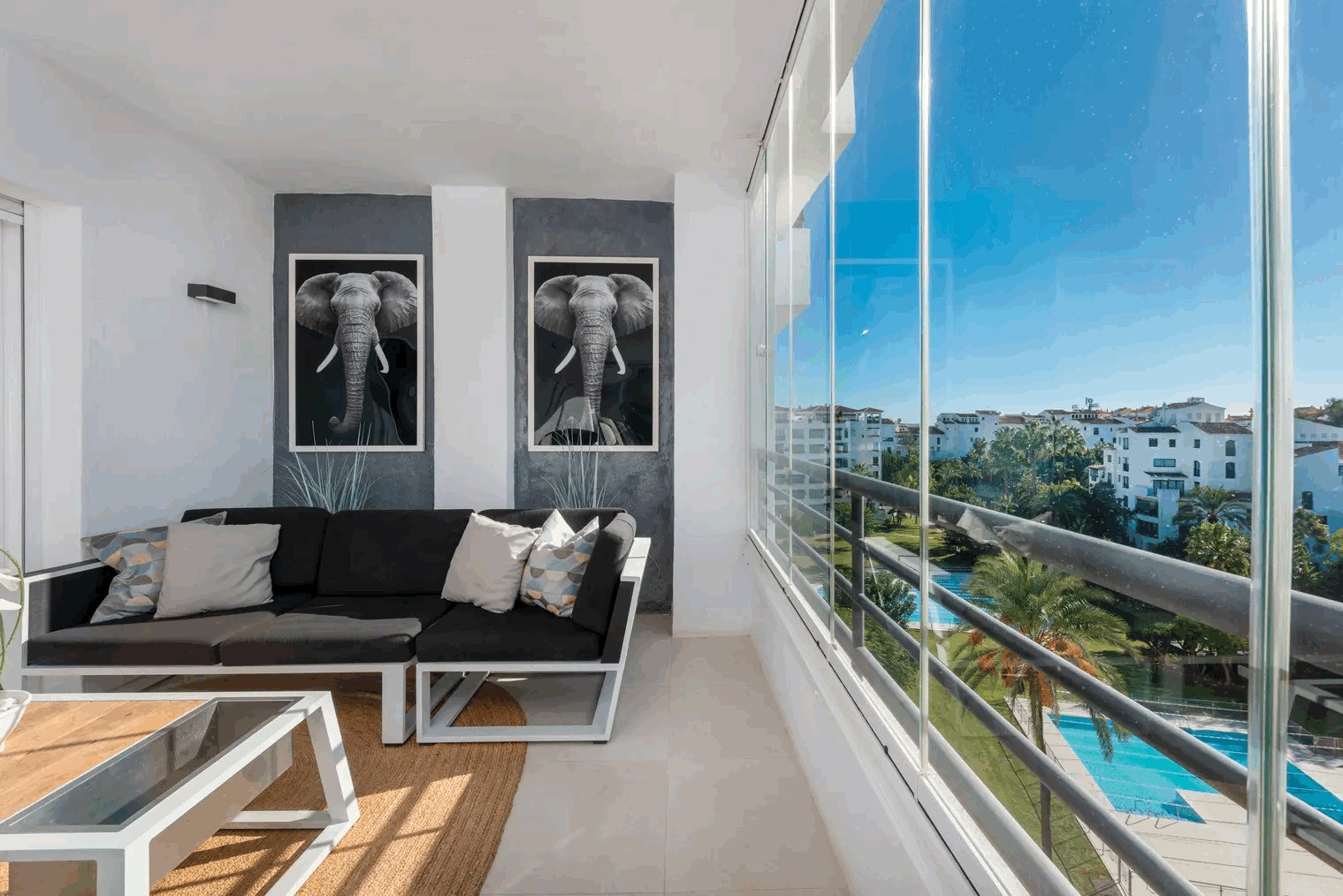 Ático de 4 Dormitorios y 3 Baños en venta en Puerto Banús, Marbella