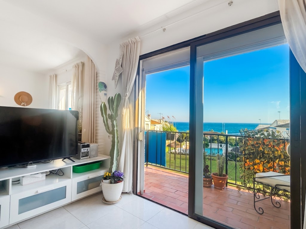 Piso de 2 Dormitorios en venta en El Faro, Mijas
