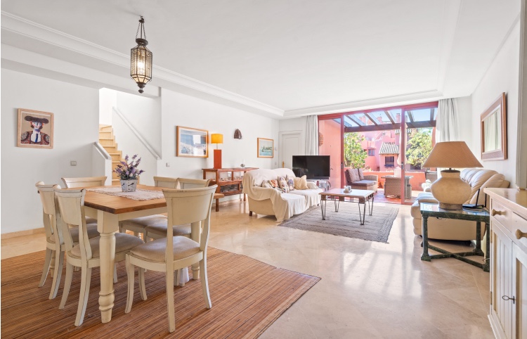 Piso de 3 Dormitorios en venta en Estepona