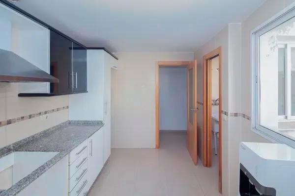 Piso de 4 Dormitorios y 2 Baños en venta en Llíria