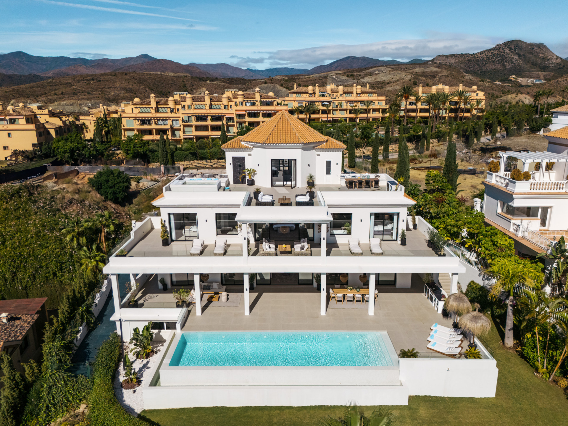 Casa de 8 Dormitorios y 9 Baños en venta en Los Flamingos, Benahavís