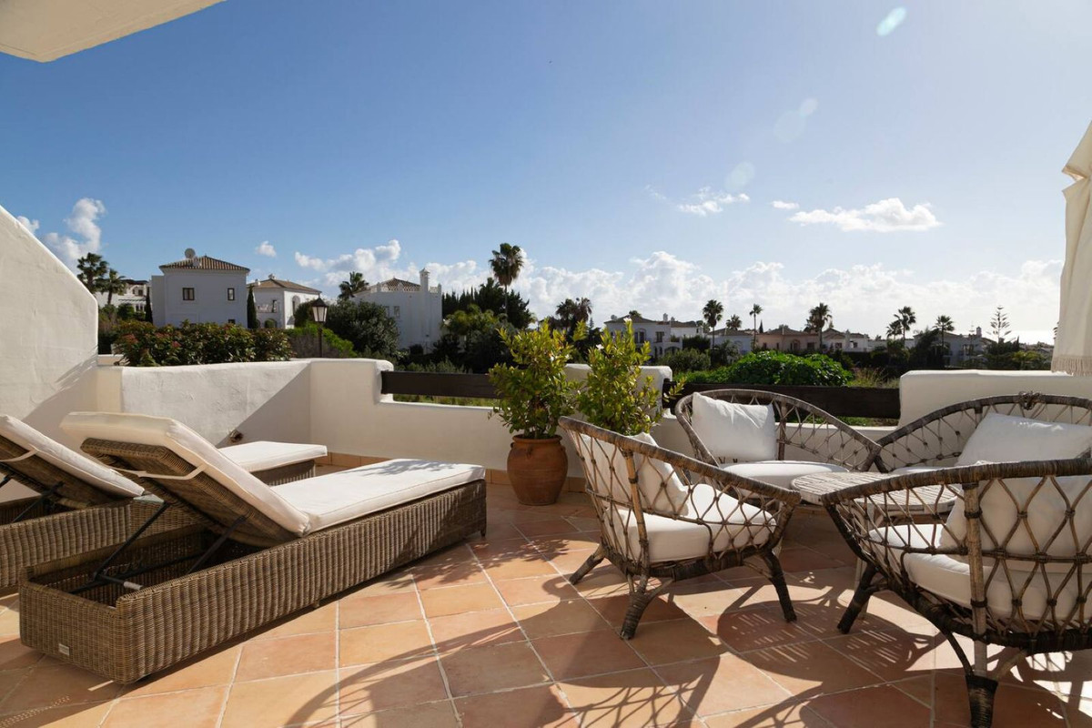 Casa Adosada de 3 Dormitorios y 2 Baños en alquiler vacacional en Nueva Milla de Oro, Estepona