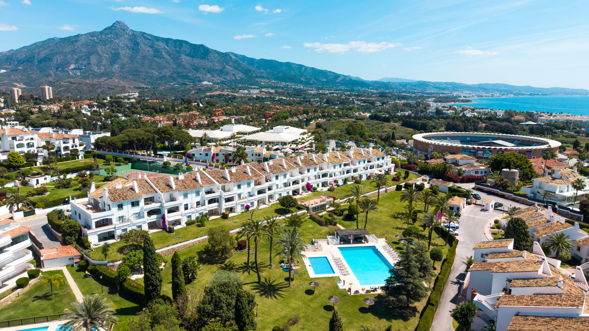 Piso de 3 Dormitorios en venta en Nueva Andalucía, Marbella