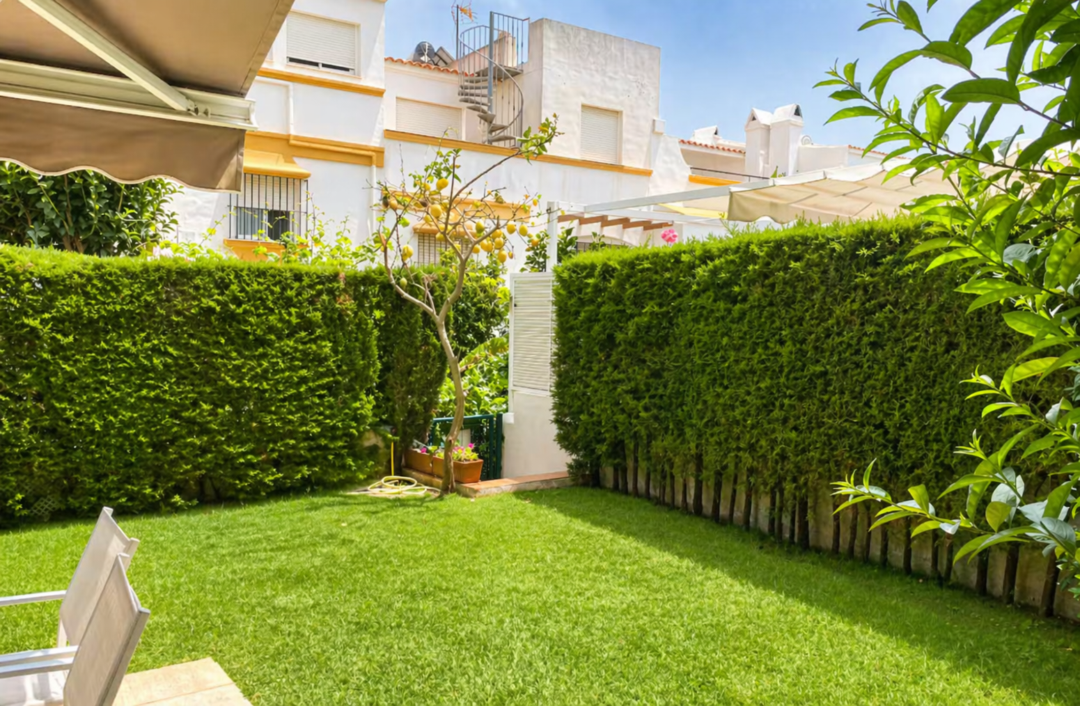 Casa Adosada de 6 Dormitorios y 4 Baños en alquiler vacacional en Milla de Oro, Marbella