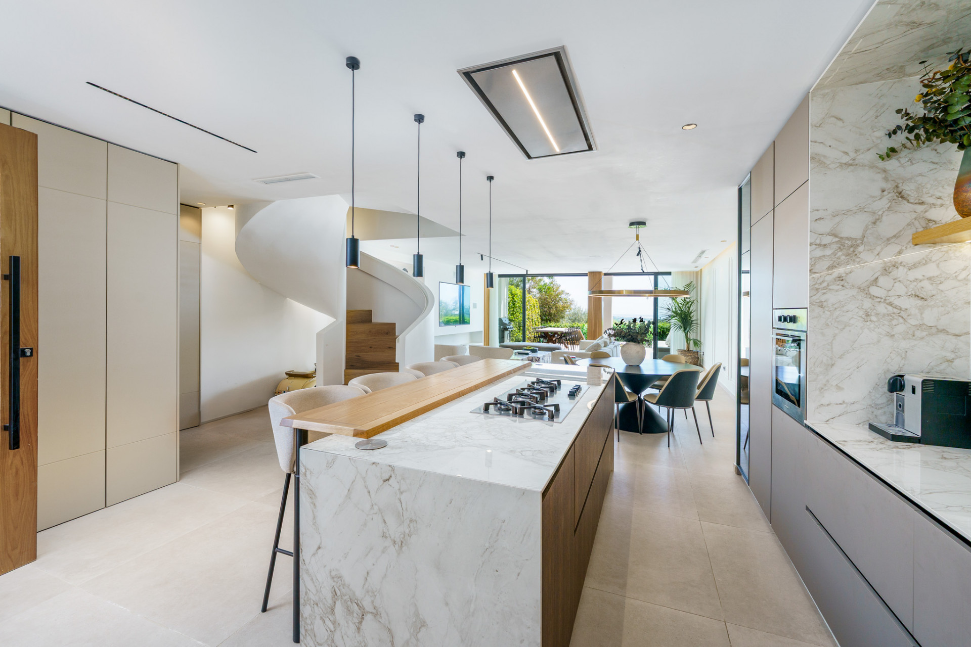 Casa Adosada de 4 Dormitorios y 5 Baños en venta en La Quinta, Benahavís