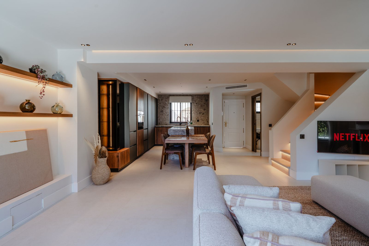 Casa Adosada de 4 Dormitorios y 5 Baños en venta en San Pedro de Alcántara
