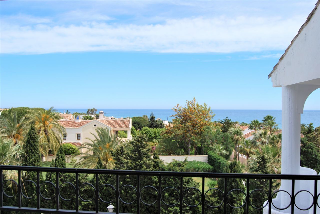 Ático de 3 Dormitorios en venta en El Rosario, Marbella