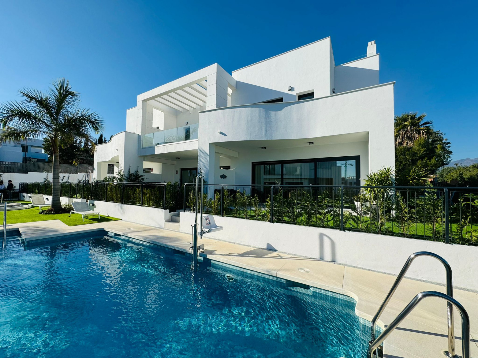 Casa Adosada de 3 Dormitorios y 2 Baños en venta en Estepona