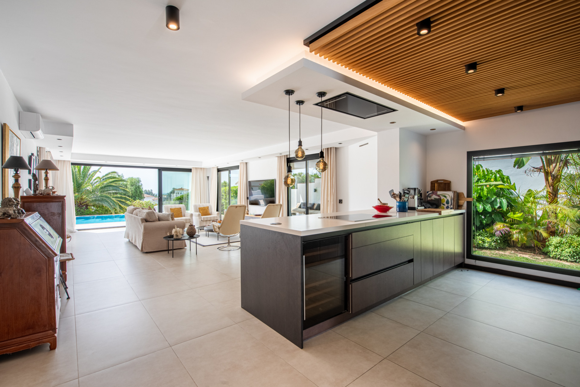 Casa de 4 Dormitorios y 2 Baños en venta en Elviria, Marbella