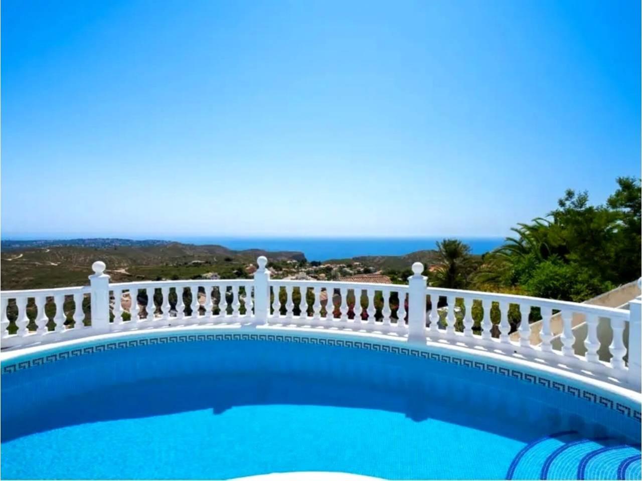 Casa Adosada de 5 Dormitorios y 4 Baños en venta en Moraira