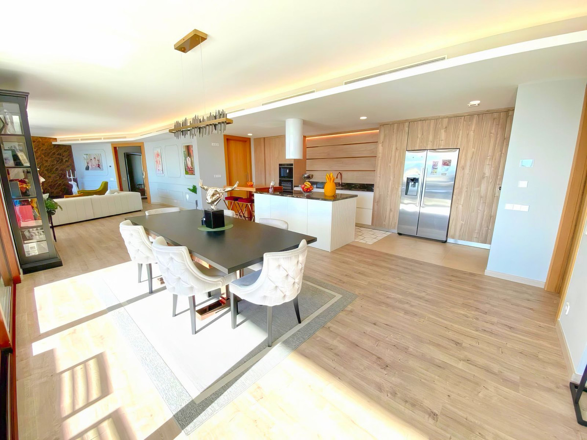 Piso de 4 Dormitorios y 4 Baños en venta en La Quinta, Benahavís