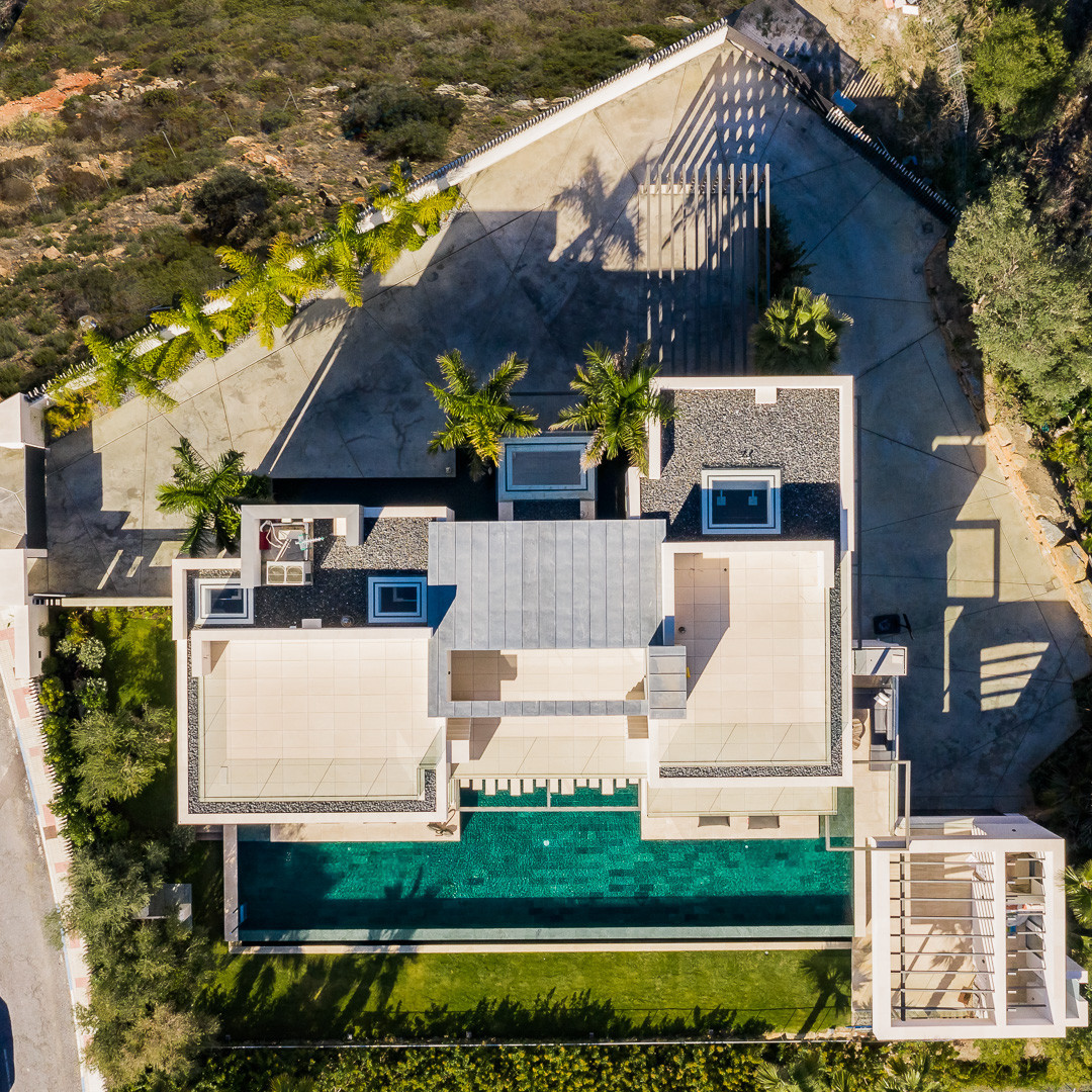 Casa de 6 Dormitorios en venta en Milla de Oro, Marbella