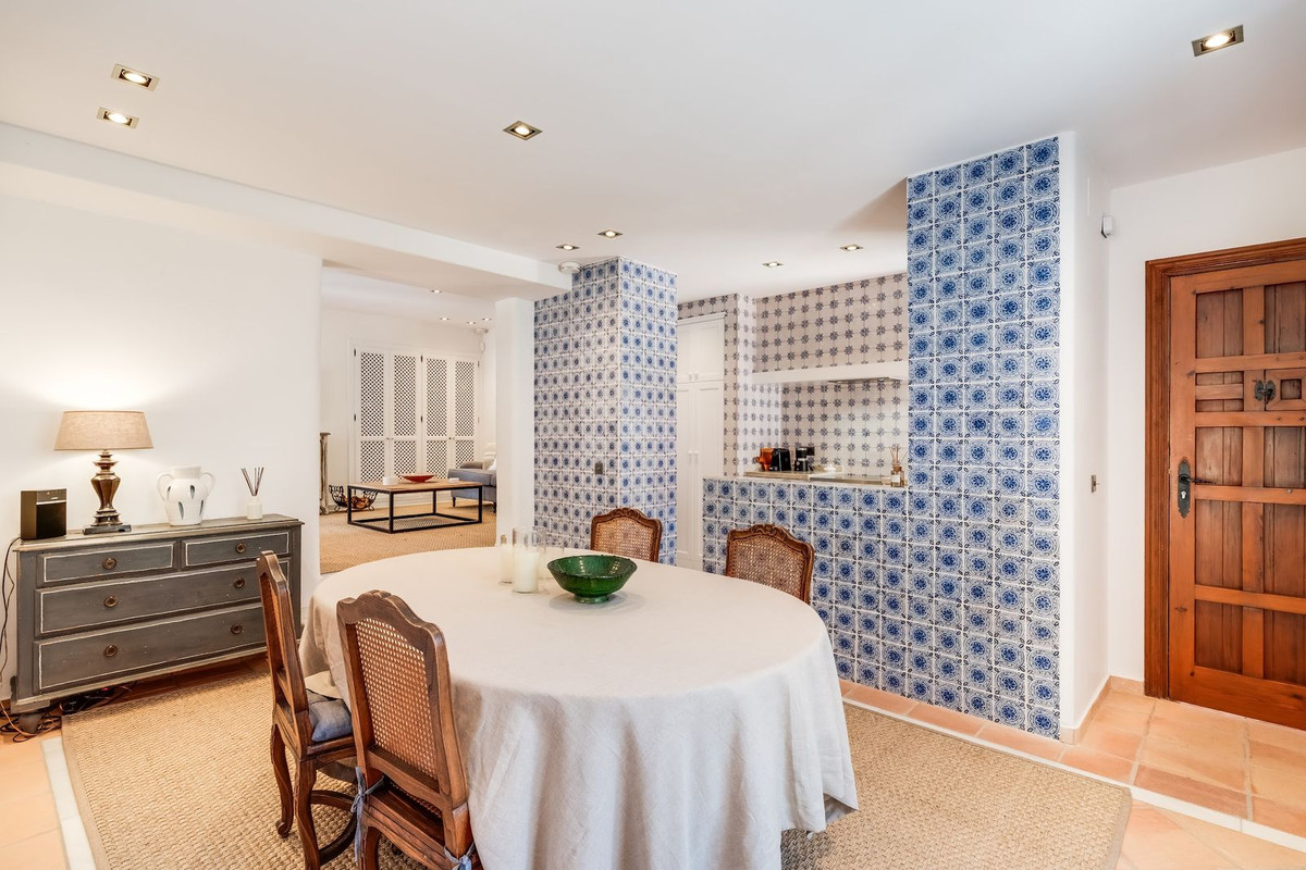 Piso de 2 Dormitorios y 2 Baños en venta en La Zagaleta, Benahavís