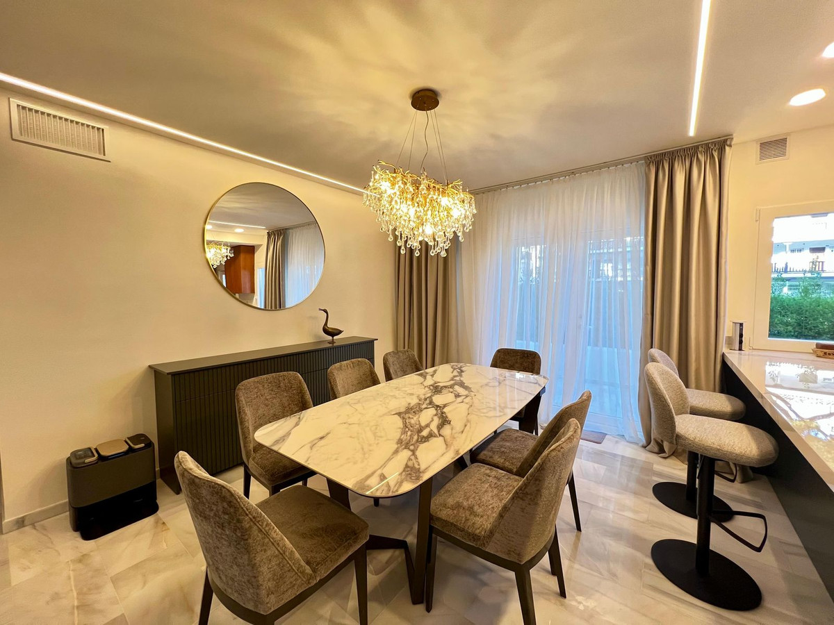 Piso de 3 Dormitorios y 2 Baños en venta en Milla de Oro, Marbella