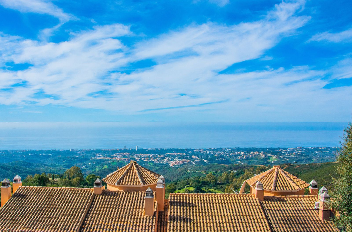 Casa de 5 Dormitorios y 5 Baños en venta en La Mairena, Marbella