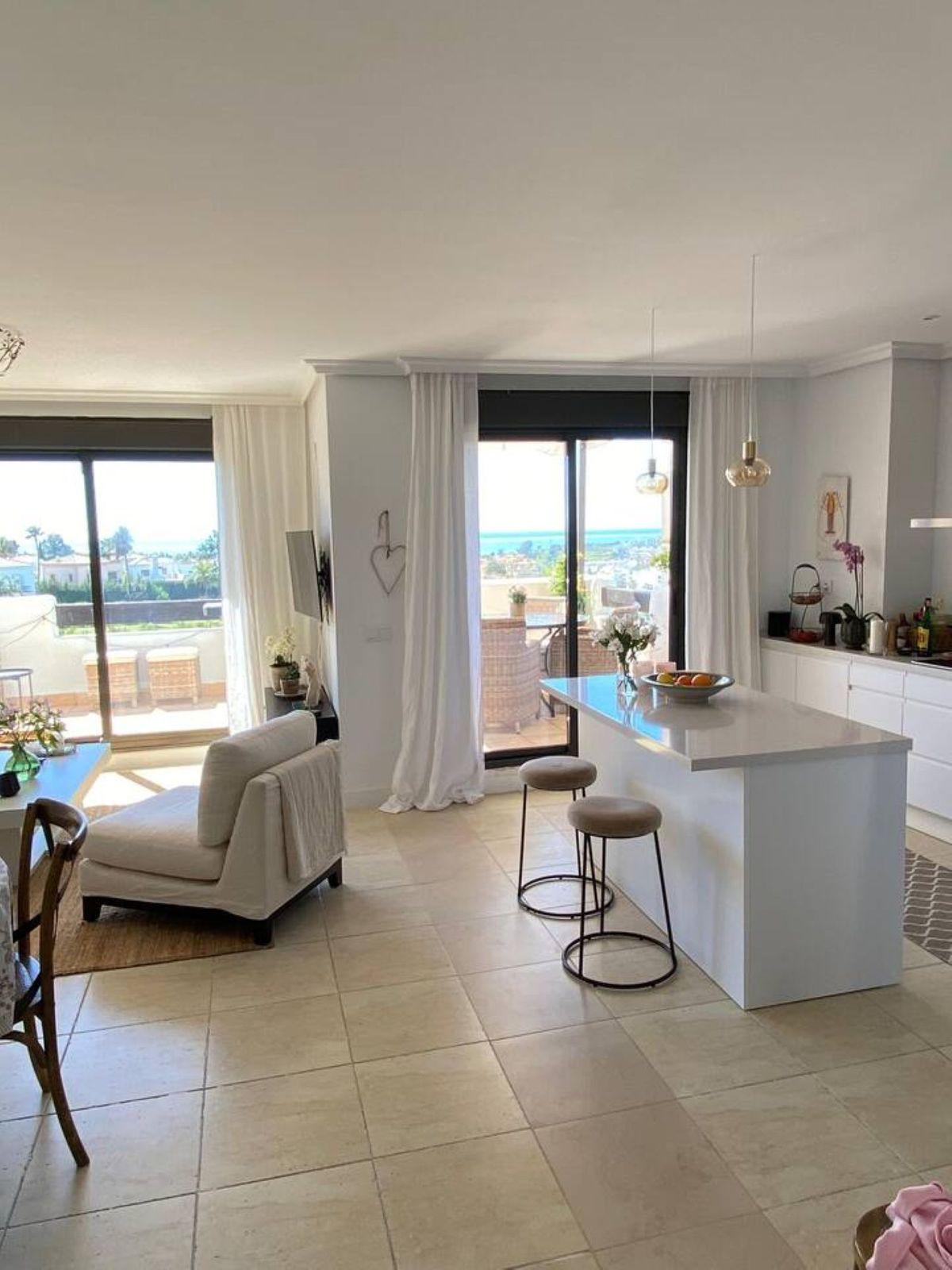 Casa Adosada de 3 Dormitorios y 2 Baños en alquiler vacacional en Nueva Milla de Oro, Estepona