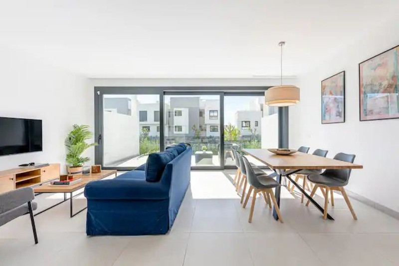 Casa Adosada de 3 Dormitorios y 2 Baños en venta en Estepona