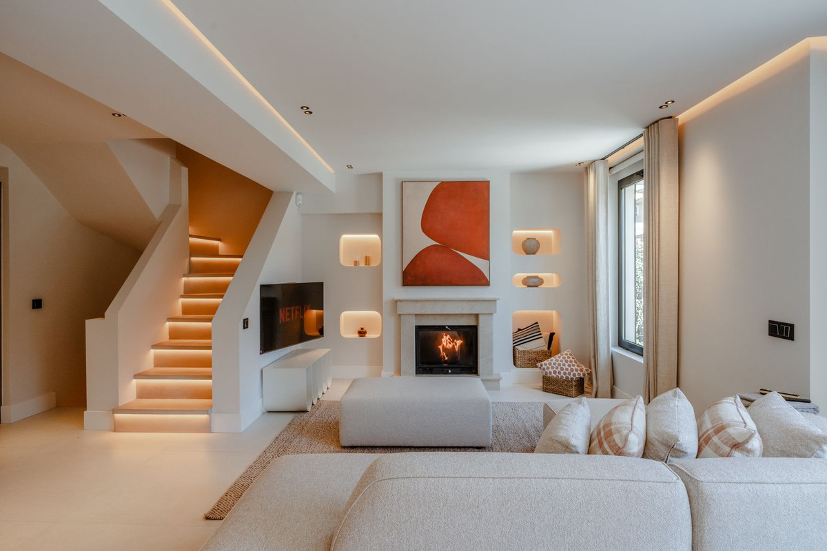 Casa Adosada de 4 Dormitorios y 5 Baños en venta en San Pedro de Alcántara