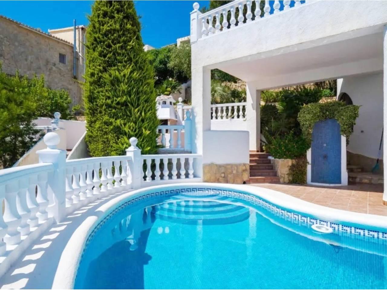 Casa Adosada de 5 Dormitorios y 4 Baños en venta en Moraira
