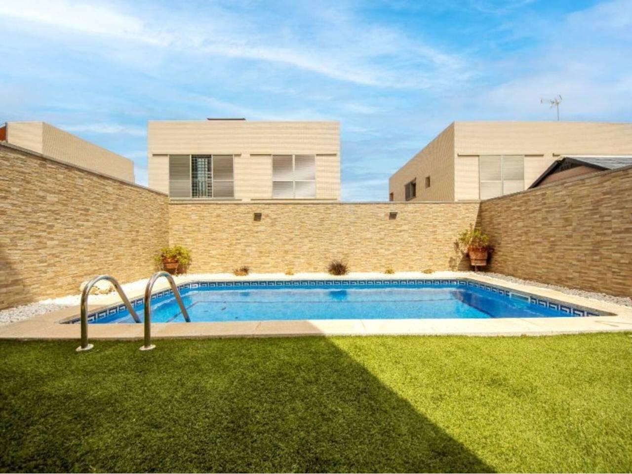 Casa Adosada de 3 Dormitorios en venta en Cambrils